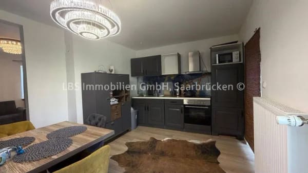 Immobilie in Beckingen - Einfamilienhaus mit großem Garten in Beckingen-Reimsbach - 5 ZKB - 150 m² Wfl. - 1.073 m² Grdst. - Bild 2
