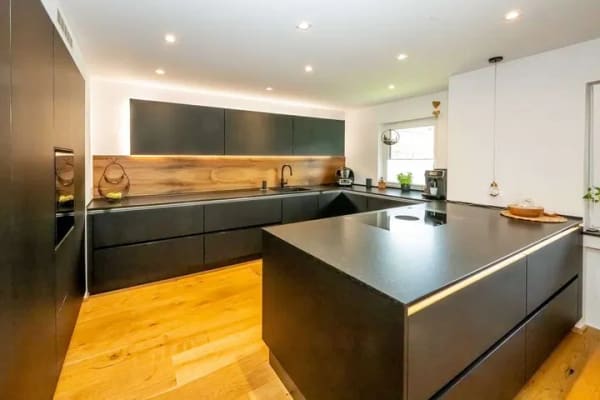 Immobilie in Gutach im Breisgau - Wohnkomfort auf drei Etagen – modernisierte Maisonette mit Garage - Bild 1
