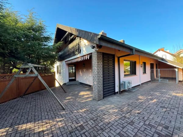 Immobilie in Weilbach - Wohnen mit Fernblick!
Top gepflegtes Wohnhaus mit viel Platz - Bild 0