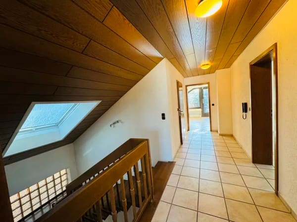 Immobilie in Weilbach - Wohnen mit Fernblick!
Top gepflegtes Wohnhaus mit viel Platz - Bild 4