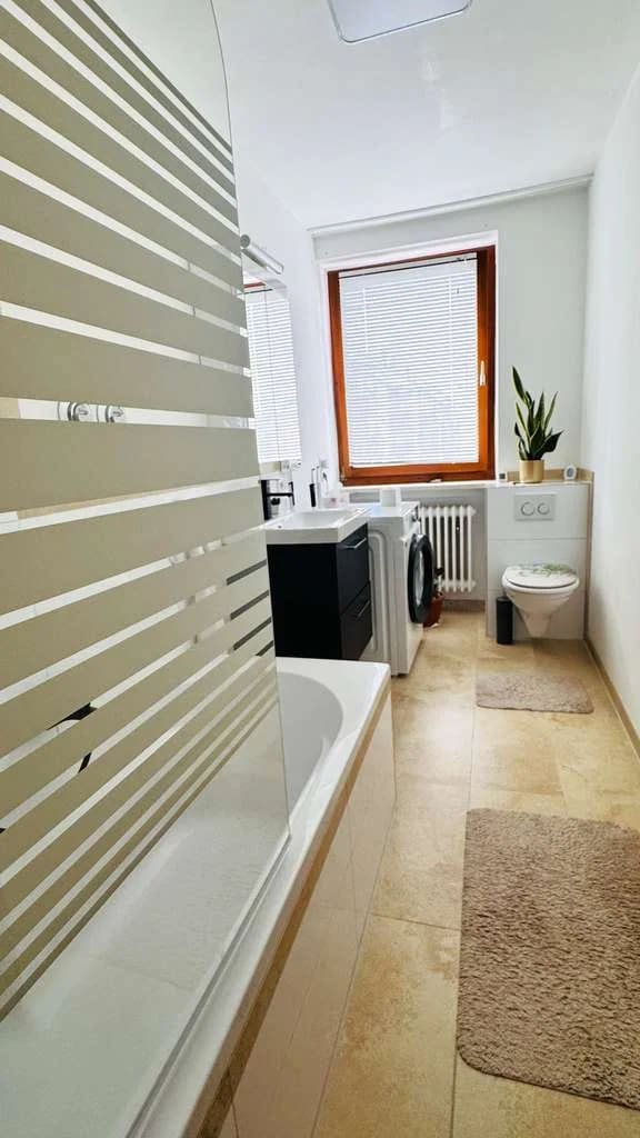 Immobilie in Landshut - Top gepflegte und vermietete 3-Zimmer Wohnung (eine von sechs möglichen Wohneinheiten) - Bild 2