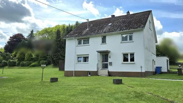 Immobilie in Burbach - Geräumiges Haus mit schönem Grundstück in ruhiger Ortsrandlage von Burbach-Gilsbach! - Bild 1