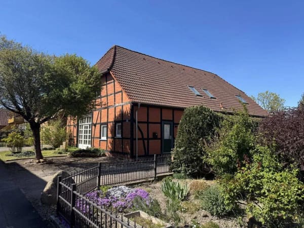 Immobilie in Landesbergen - Von Ihrem IMMO.PARTNER: Modernisiertes Einfamilienhaus - Alte Stilelemente treffen auf Moderne - Bild 1