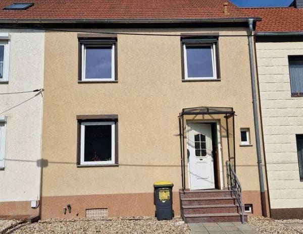 Immobilie in Schkopau - Reihenmittelhaus in beliebter Wohnlage in Schkopau zu verkaufen - Bild 0