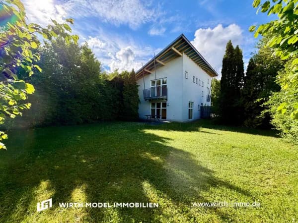 Immobilie in Grafenrheinfeld - Extravagante Doppelhaushälfte mit schönem Garten und Carport in Grafenrheinfeld - Bild 0