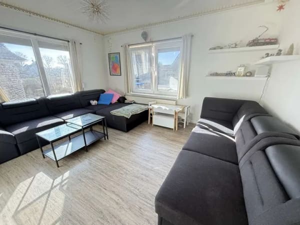 Immobilie in Zetel - Ihr neues Zuhause: Großzügiges Einfamilienhaus in ruhiger Wohnlage mit großem Garten - Bild 4