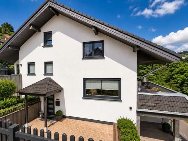 Immobilie in Mudersbach - Mehrgenerationenhaus mit Einliegerwohnung, Swim-Spa und Panoramablick - Bild 1