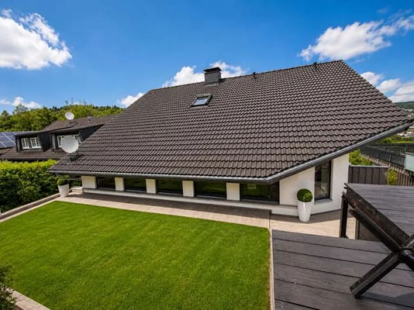 Immobilie in Mudersbach - Mehrgenerationenhaus mit Einliegerwohnung, Swim-Spa und Panoramablick - Bild 2