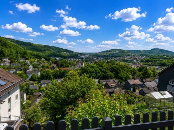 Immobilie in Mudersbach - Mehrgenerationenhaus mit Einliegerwohnung, Swim-Spa und Panoramablick - Bild 3
