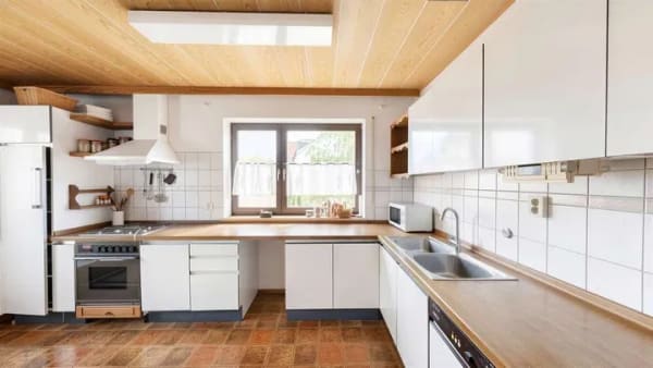 Immobilie in Büchlberg - Einfamilienhaus mit Gewerbeoption im Souterrain, Garage und Ausbaureserve im DG in Büchlberg - Bild 3