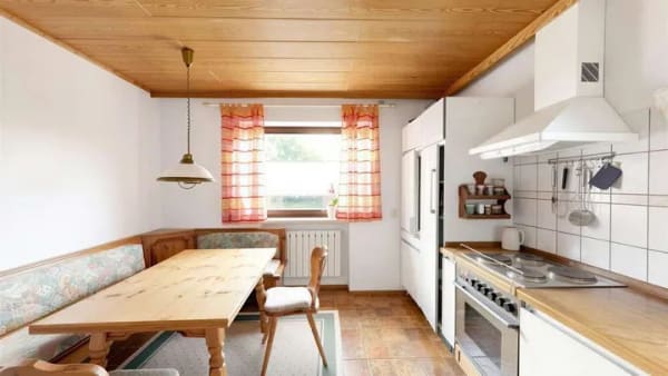 Immobilie in Büchlberg - Einfamilienhaus mit Gewerbeoption im Souterrain, Garage und Ausbaureserve im DG in Büchlberg - Bild 4