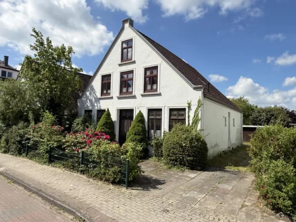 Immobilie in Brake - Zweifamilienhaus in zentraler Lage - Bild 1
