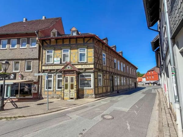 Immobilie in Bad Gandersheim - Historisches Fachwerkensemble mit Entwicklungspotenzial | Hotel, Boardinghouse oder Apartments - Bild 1
