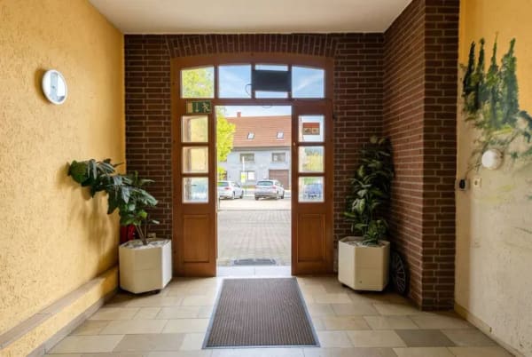 Immobilie in Ilmenau - Wohn- & Geschäftshaus mit Restaurant, Saal und Vermietungspotenzial - Bild 1