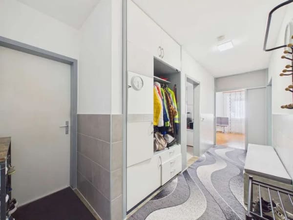 Immobilie in Hermaringen - Modernisiertes Zuhause, Souterrainbereich und zwei Stellplätzen – Wohnen mit Wohlfühlfakt - Bild 2