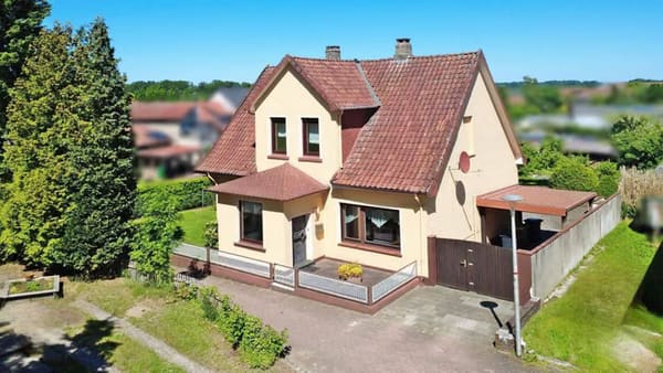 Immobilie in Walsrode - Sehr gepflegtes Einfamilienhaus inkl. Reserve zum Ausbau - Bild 0