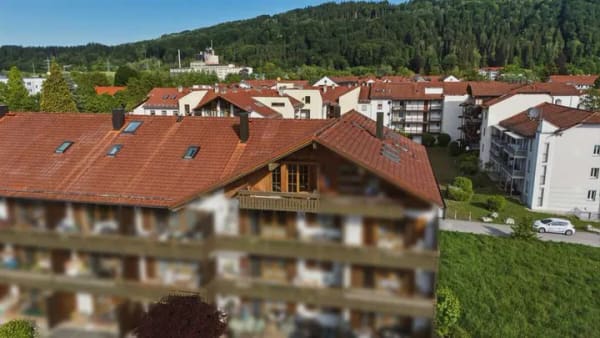 Immobilie in Peißenberg - Freistehende Dachgeschosswohnung mit überdachtem Balkon - Bild 1