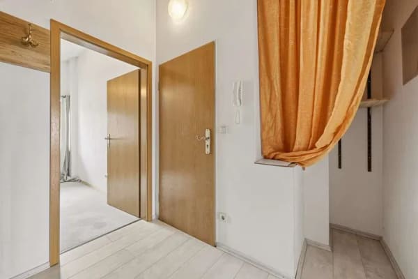 Immobilie in Peißenberg - Freistehende Dachgeschosswohnung mit überdachtem Balkon - Bild 2