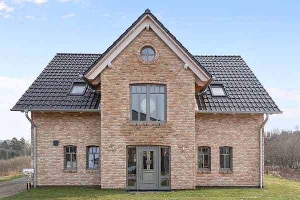 Immobilie in Pahlen - Hochwertiges Einfamilienhaus am Wasser - Architektur im Einklang mit der Natur - Bild 0
