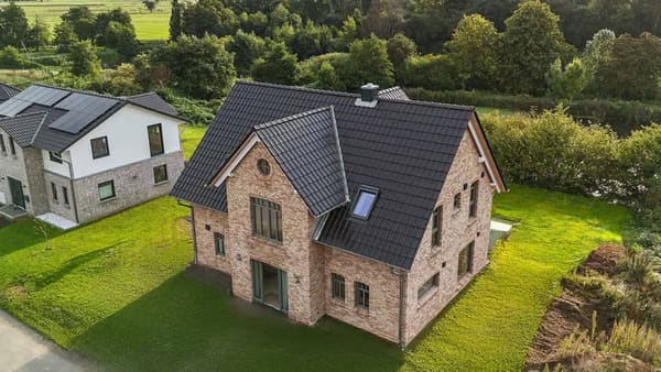 Immobilie in Pahlen - Hochwertiges Einfamilienhaus am Wasser - Architektur im Einklang mit der Natur - Bild 2