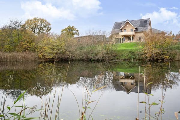 Immobilie in Pahlen - Hochwertiges Einfamilienhaus am Wasser - Architektur im Einklang mit der Natur - Bild 3