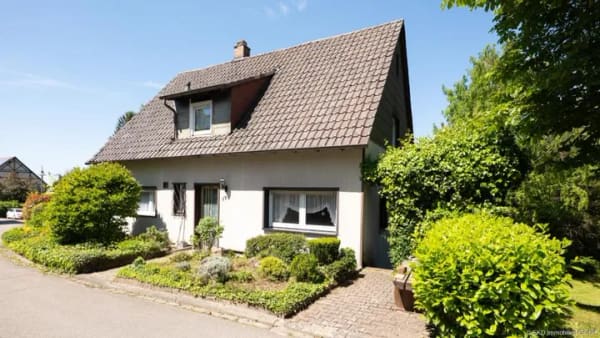 Immobilie in Schwarzach - Schwarzach: Viel Platz, sonniger XXL-Garten und Raum für Ihre Wohnträume - Bild 2