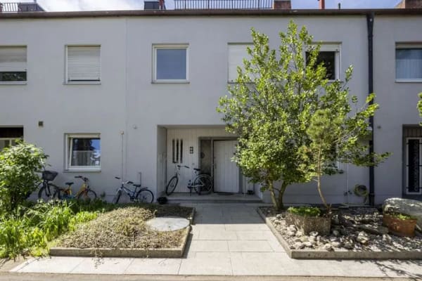 Immobilie in Vaterstetten - Packen Sie es an: Großzügiges Haus sucht neue Handschrift - Bild 2