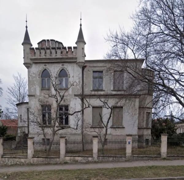 Immobilie in Burg - Historische Villa mit Schlosscharakter auf großzügigem Parkgrundstück - Bild 0