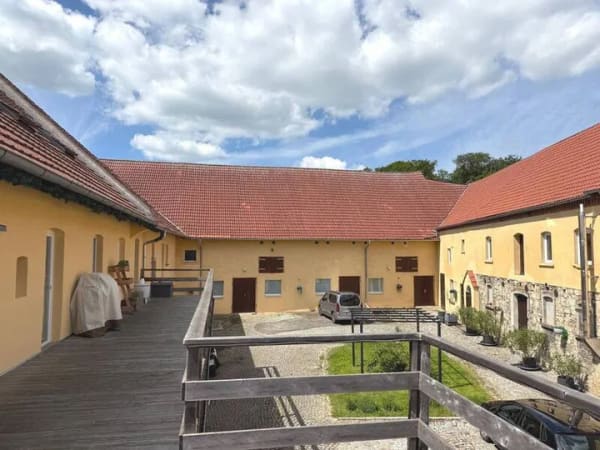 Immobilie in Eisenberg - Riesiger Dreiseitenhof zwischen Jena und Eisenberg auf 3.000 Quadratmetern Grund mit vier Wohneinheiten - Top Zustand - Bild 0