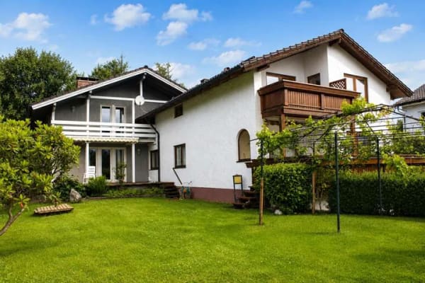Immobilie in Stephanskirchen - Seltene Gelegenheit Rosenheim – Zwei Wohnhäuser auf großzügigem Grundstück  - Bild 0