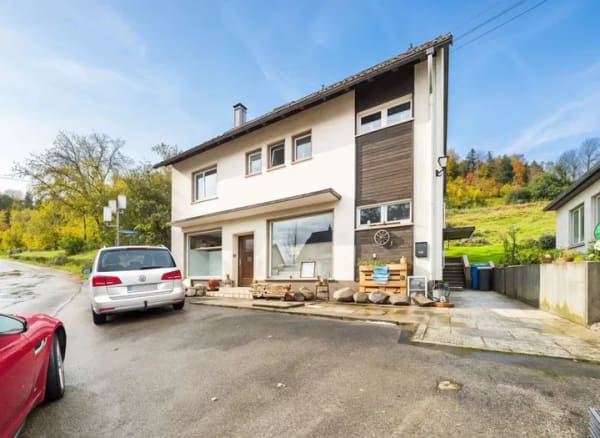 Immobilie in Sulz am Neckar - Vielseitiges Haus mit großem Garten und Ausbaupotential für Anlieger - Bild 0