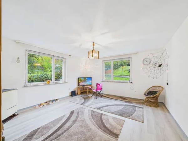 Immobilie in Sulz am Neckar - Vielseitiges Haus mit großem Garten und Ausbaupotential für Anlieger - Bild 1
