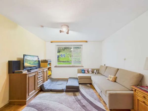 Immobilie in Sulz am Neckar - Vielseitiges Haus mit großem Garten und Ausbaupotential für Anlieger - Bild 2