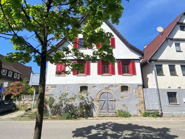 Immobilie in Schlaitdorf - Gemütliche 2,5-Zi-Wohnung im Bauernhausstil in Schlaitdorf- Selbstbezug oder Vermietung! - Bild 1
