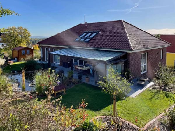 Immobilie in Ebergötzen - Nachhaltig, großzügig, hochwertig. Modernes Einfamilienhaus mit  Einliegerpotenzial. - Bild 0