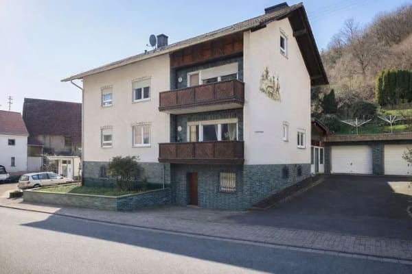 Immobilie in Flörsbachtal - Wohnen, vermieten, arbeiten – 3-Familienhaus mit Schreinerei, Doppelgarage und Bauplatz - Bild 0