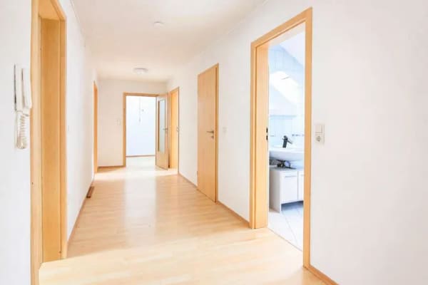 Immobilie in Flörsbachtal - Wohnen, vermieten, arbeiten – 3-Familienhaus mit Schreinerei, Doppelgarage und Bauplatz - Bild 3