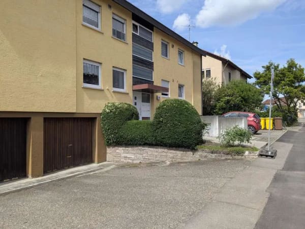 Immobilie in Weinstadt - 2-Zimmer-Dachgeschosswohnung in Weinstadt mit Außenstellplatz - Bild 0