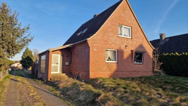 Immobilie in Brokstedt - EINFAMILIENHAUS AUF GROSSEM GRUNDSTÜCK - Bild 0