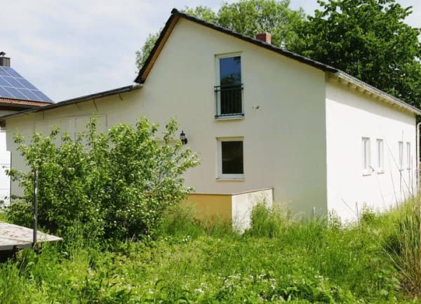 Immobilie in Waldmünchen - Ein - Zweifamilienhaus mit Halle, 1.700 m2 Grundstück - Bild 0
