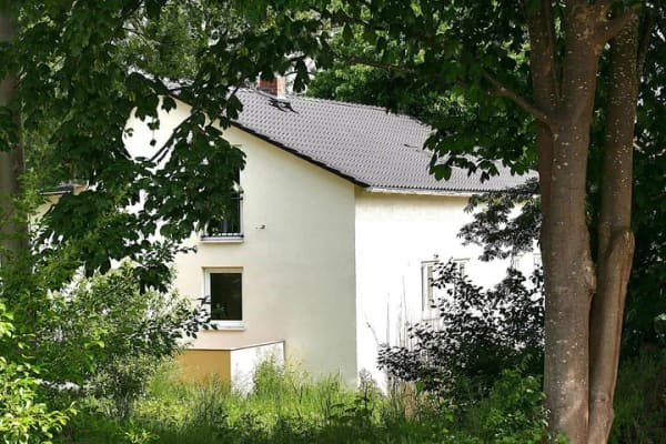 Immobilie in Waldmünchen - Ein - Zweifamilienhaus mit Halle, 1.700 m2 Grundstück - Bild 2