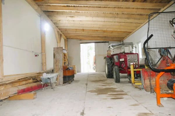 Immobilie in Waldmünchen - Ein - Zweifamilienhaus mit Halle, 1.700 m2 Grundstück - Bild 3