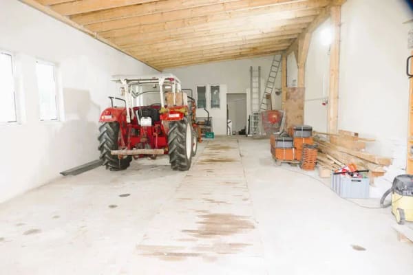 Immobilie in Waldmünchen - Ein - Zweifamilienhaus mit Halle, 1.700 m2 Grundstück - Bild 4