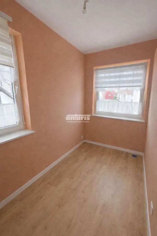 Immobilie in Dachwig - antaris Immobilien GmbH **Solide 2-Zi.-Wohnung - nachhaltige Vermietbarkeit** - Bild 1