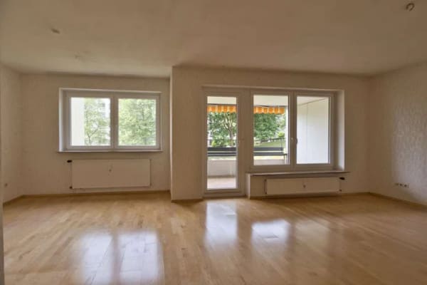 Immobilie in Hildesheim - Wohnen am Waldrand: 2,5-Zimmer-Wohnung mit Loggia und Garage - Bild 2