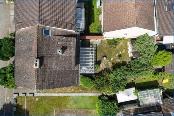 Immobilie in Gailingen am Hochrhein - Stilvolles, großzügiges EFH mit 2 Garagen in idealer, zentraler Lage von Gailingen! - Bild 2