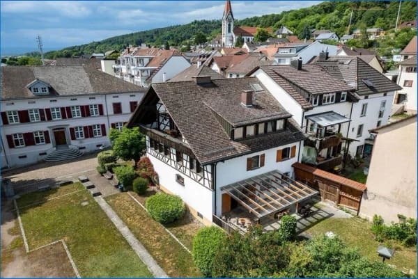 Immobilie in Gailingen am Hochrhein - Stilvolles, großzügiges EFH mit 2 Garagen in idealer, zentraler Lage von Gailingen! - Bild 3
