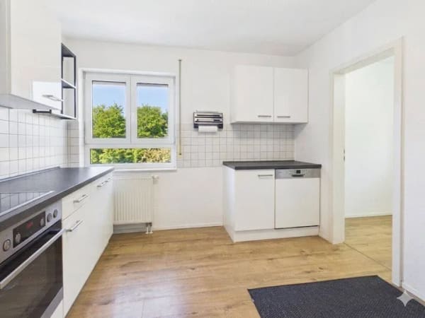 Immobilie in Linkenheim-Hochstetten - Sofort bezugsfrei! Großzügige 3-Zimmer-Wohnung mit Balkon und Stellplatz in ruhiger Lage! - Bild 3