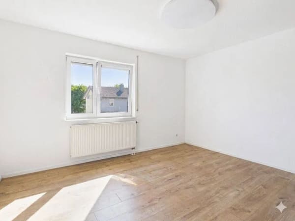 Immobilie in Linkenheim-Hochstetten - Sofort bezugsfrei! Großzügige 3-Zimmer-Wohnung mit Balkon und Stellplatz in ruhiger Lage! - Bild 4