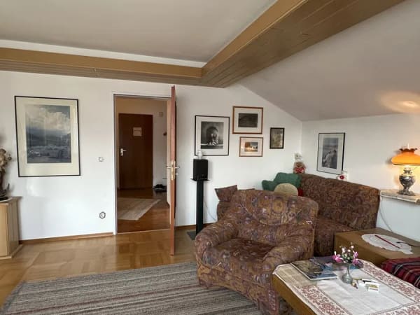 Immobilie in Neubeuern - Dachgeschosswohnung mit Südbalkon – Großzügig wohnen in Neubeuern - Bild 2